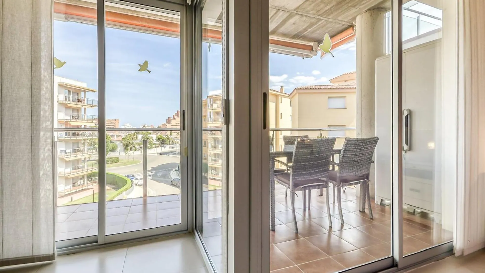 Beautiful Apartment With View Roses