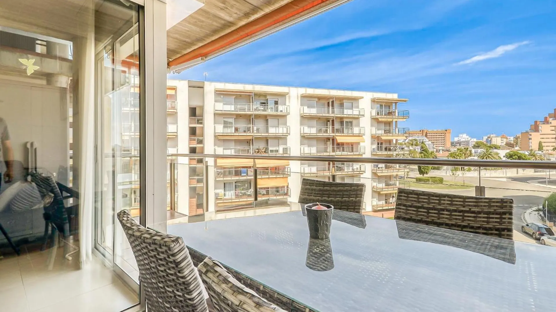 Beautiful Apartment With View Roses